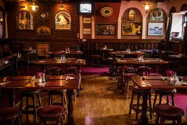 تختخواب و صبحانه The Dingle Pub Rooms
