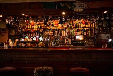 تختخواب و صبحانه The Dingle Pub Rooms