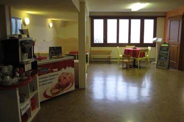 Hostel Rotschuo Jugend  Und Familienferien
