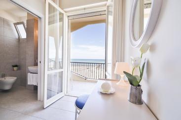 Ambasciatori Hotel   Beach Front  Breakfast Xxl & Brunch Until 12 30pm