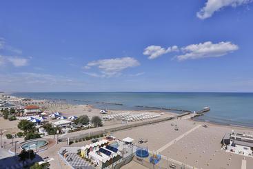 Ambasciatori Hotel   Beach Front  Breakfast Xxl & Brunch Until 12 30pm