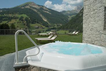 هتل Chalet Dlaces