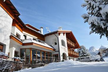 هتل Chalet Dlaces