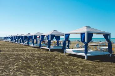 استراحتگاه Af Hotel Aquapark