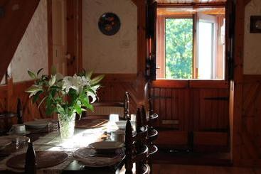 تختخواب و صبحانه Rowantree Cottage