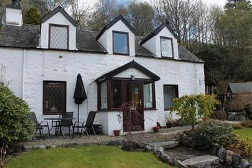 تختخواب و صبحانه Rowantree Cottage