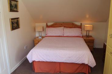 تختخواب و صبحانه Rowantree Cottage