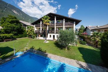 هتل Pension Weingarten