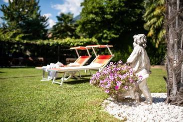 هتل Pension Weingarten