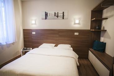 هتل Antwerp Inn
