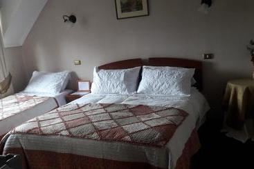 هاستل Hostal Möller