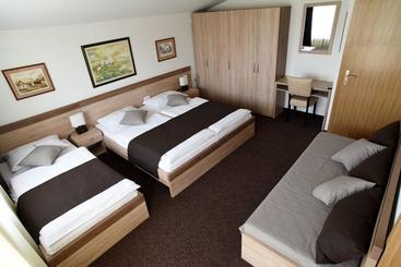 ベッドアンドブレックファースト Rooms Barba Niko Near Zagreb Airport