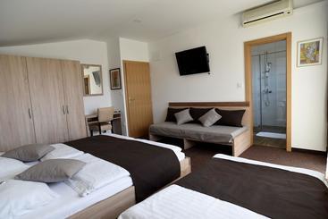 تختخواب و صبحانه Rooms Barba Niko Near Zagreb Airport