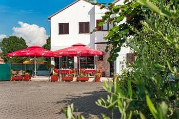 Ladonja Bbs, Family Run Bed & Breakfast