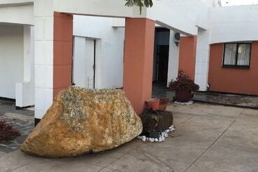 تختخواب و صبحانه Vintage View Guest House