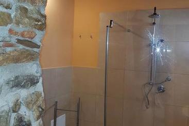 هتل B&b Bon Ton