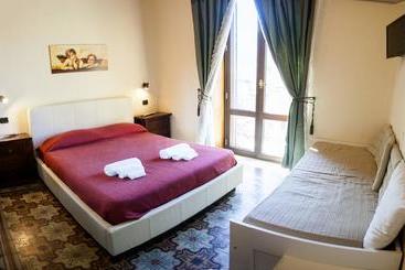 هتل B&b Bon Ton