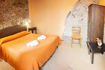 هتل B&b Bon Ton