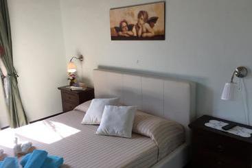 هتل B&b Bon Ton