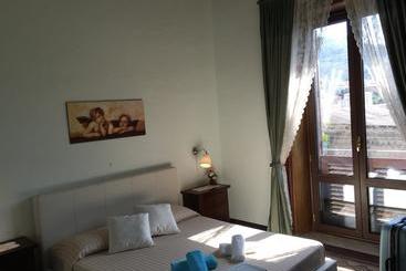 هتل B&b Bon Ton
