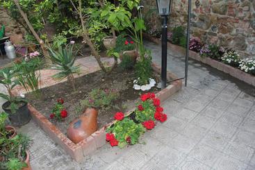 هتل B&b Bon Ton