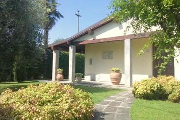 Villa In Lucca