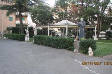 هتل Degli Amici