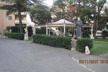هتل Degli Amici