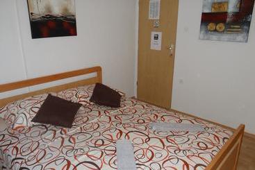 تختخواب و صبحانه Room Josip