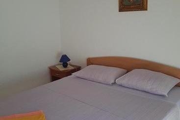 تختخواب و صبحانه Room Josip