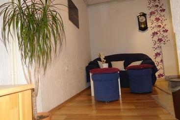 تختخواب و صبحانه Room Josip