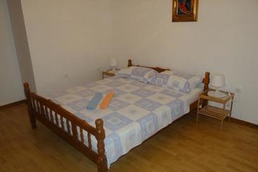 تختخواب و صبحانه Room Josip
