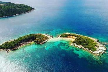 هتل Relax Apartments Ksamil