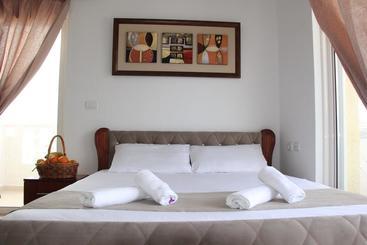 هتل Relax Apartments Ksamil