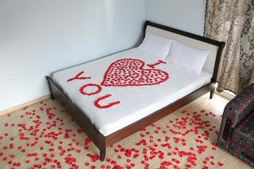 هتل Relax Apartments Ksamil