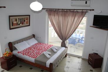 هتل Relax Apartments Ksamil