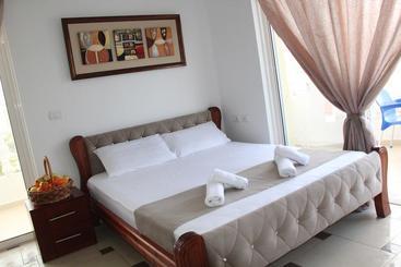 هتل Relax Apartments Ksamil