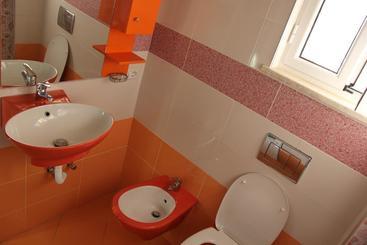هتل Relax Apartments Ksamil