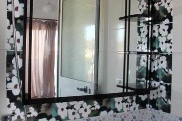 هتل Relax Apartments Ksamil