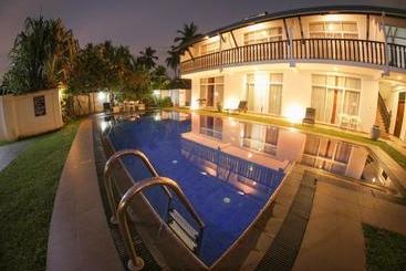 هتل White Rose Beach Resort