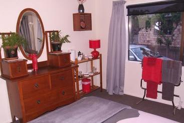 تختخواب و صبحانه Annie's Bnb At 7c