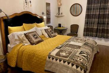 تختخواب و صبحانه The Corner Properties