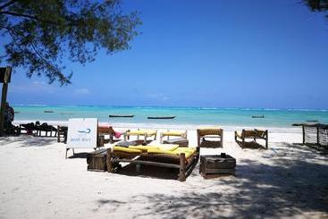 هتل Breeze Residence Apartments