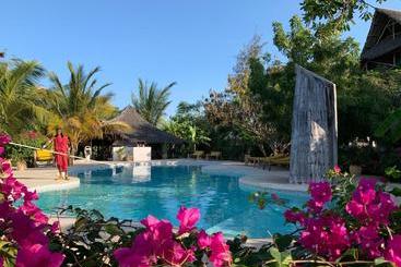 هتل Breeze Residence Apartments
