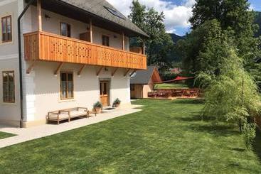 تختخواب و صبحانه Butterfly Lodge
