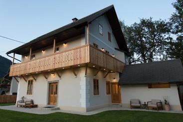 تختخواب و صبحانه Butterfly Lodge