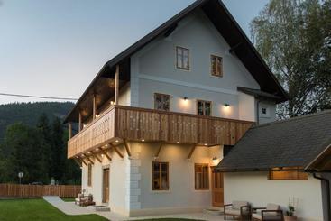 تختخواب و صبحانه Butterfly Lodge
