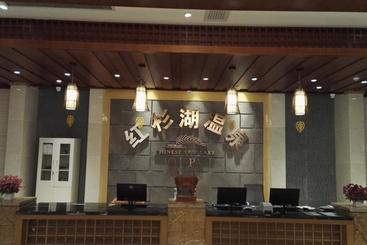 هتل Chinese Yew Lake