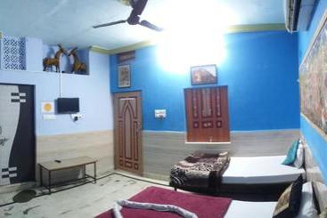 هتل Spot On 41885 Royal Heritage Guest House