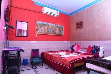 هتل Spot On 41885 Royal Heritage Guest House